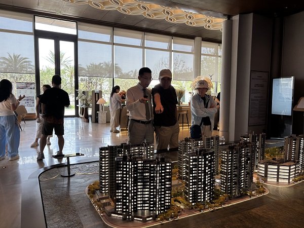 盈禾配资 上海楼市新政后首个“金九”周末：外环外看房人气旺，购房者态度分化